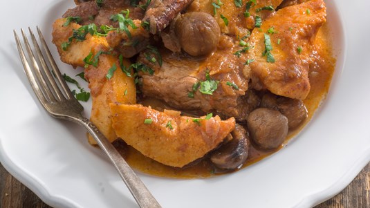 Χοιρινό με Κάστανα και Κυδώνια στην Κατσαρόλα