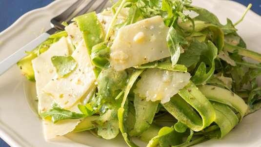 Σαλάτα με Κολοκυθάκια, Ρόκα και Παρμεζάνα