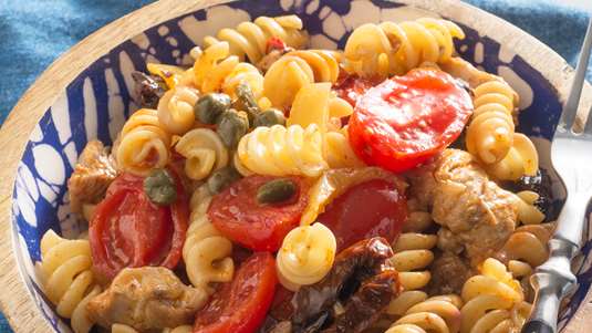 Βίδες με Κοτόπουλο, Ελιές και Κάππαρη