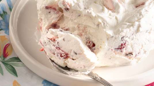 Παγωμένο Γλυκό με Φράουλες και Σοκολάτα