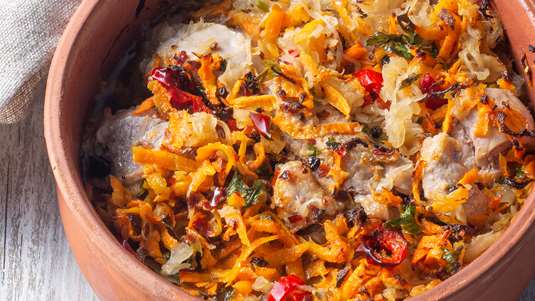 Χοιρινό με Λάχανο και Μπούκοβο