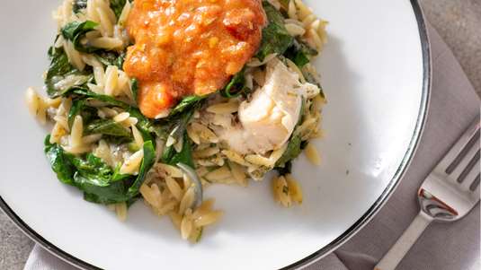 Κριθαράκι με Μπακαλιάρο, Σπανάκι και Ντομάτα