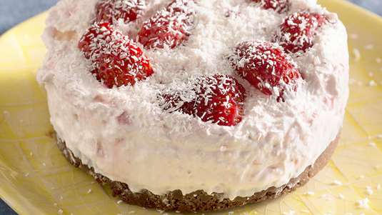 Τούρτα Παγωτό με Φράουλες και Καρύδα