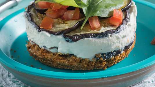Αλμυρό Cheesecake με Μελιτζάνα και Βασιλικό