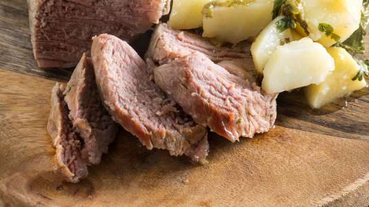 Κρασάτο Μοσχαρίσιο Νουά με Σελινόριζα