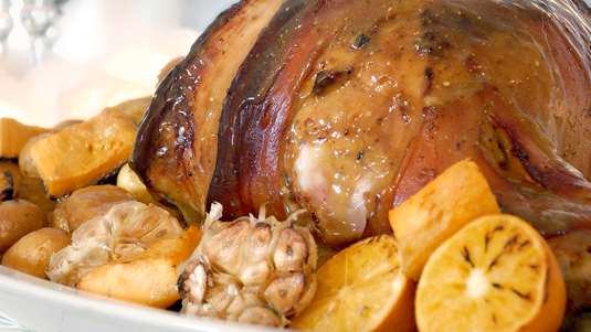 Χοιρινό Μπούτι με Σκόρδο και Δεντρολίβανο