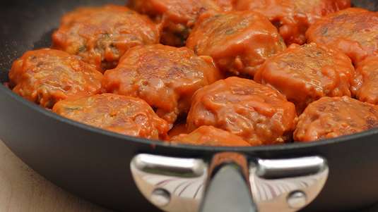 Εύκολοι Κεφτέδες με Ντομάτα