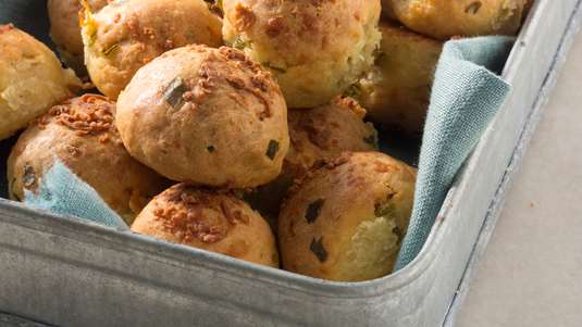 Τυροκροκέτες με Νιφάδες Βρώμης και Γιαούρτι