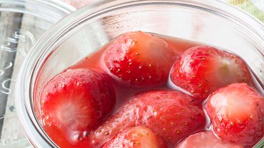 Φράουλες με Άρωμα από Σαμιώτικο Κρασί