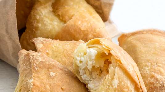 Τηγανητά Τυρένια Μπουρεκάκια