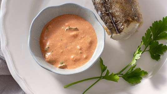 Τηγανητός Μπακαλιάρος με Σάλτσα από Ταχίνι και Μέλι