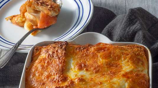 Σουφλέ με Ψωμί του Τοστ, Ζαμπόν, Τυρί και Ντομάτα