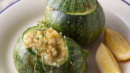 Κολοκυθάκια Γεμιστά με Τραχανά και Κατσικίσιο Τυρί