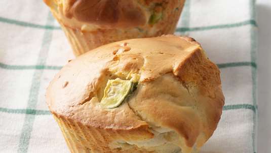 Εύκολα Κεκάκια με Λεμόνι, Φέτα και Κολοκυθάκι