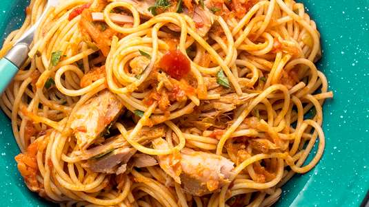 Σπαγγέτι Αραμπιάτα με Τόνο