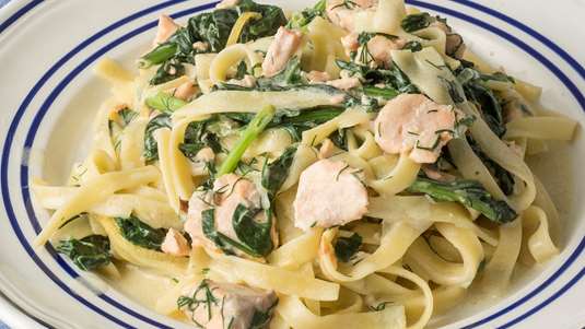 Ταλιατέλες με Λεμονάτη Σάλτσα Σολομού