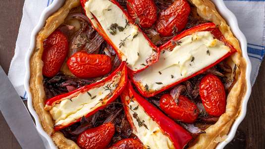 Τάρτα με Πιπεριές Φλωρίνης, Ντοματίνια και Κατσικίσιο Τυρί