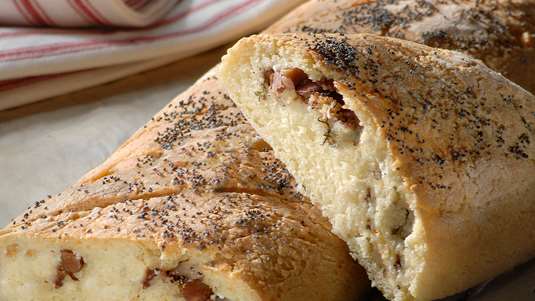 Ψωμί Γεμιστό με Παστουρμά