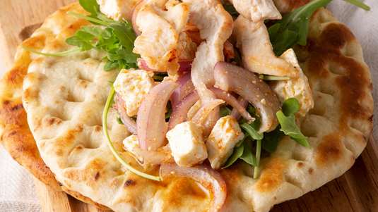 Κοτόπουλο σε Πίτα με Φέτα και Καρύδια