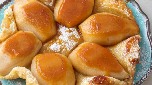 Καραμελωμένη Λεπτή Τάρτα με Αχλάδια