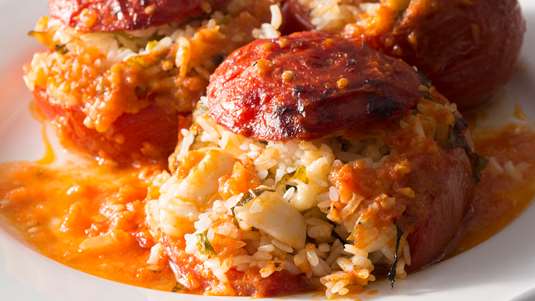 Ντομάτες Γεμιστές με Σουπιές