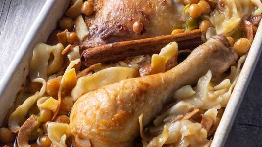 Κοτόπουλο με Χυλοπίτες, Κεφαλοτύρι και Ρεβίθια