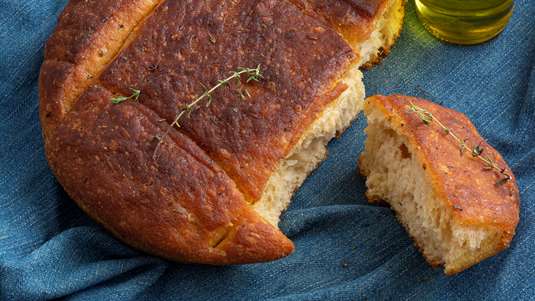 Λαδόψωμο με Ανθότυρο και Θυμάρι