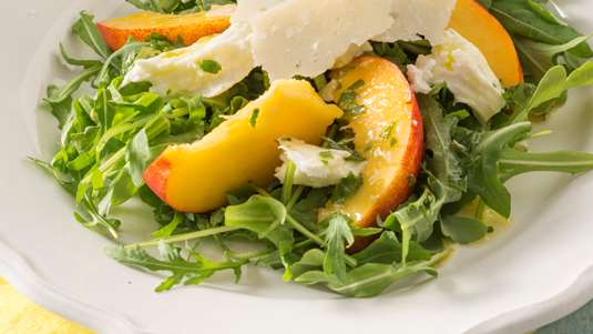 Σαλάτα με Ρόκα, Νεκταρίνια και Μοτσαρέλα