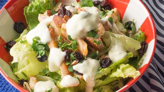 Κοτόπουλο με Γιαούρτι, Αμύγδαλα και Σταφύλια