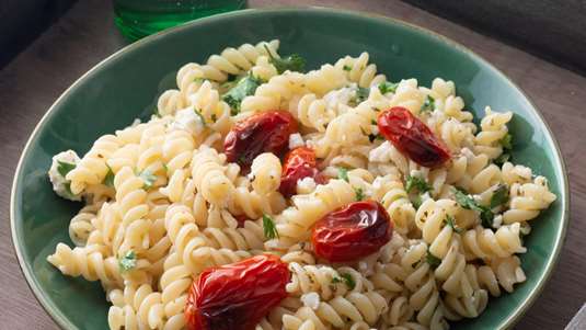 Βίδες με Ολόγλυκες Φουρνιστές Ντομάτες