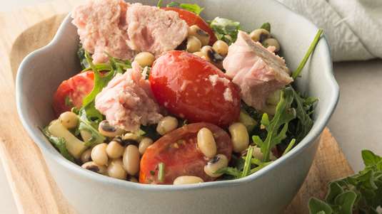 Μαυρομάτικα με Τόνο και Ρόκα