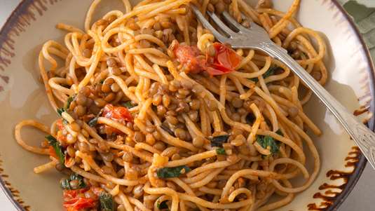 Σπαγγέτι με Φακές, Ντοματίνια και Δυόσμο