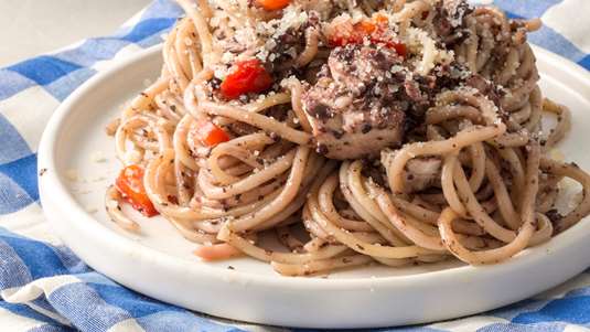 Σπαγγέτι με Κοτόπουλο και Πέστο Ελιάς