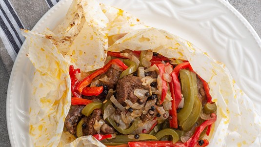 Βοδινή Ουρά στο Χαρτί με Πιπεριές και Πιπέρι