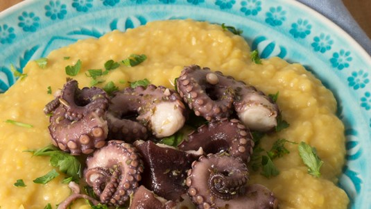 Χταπόδι Κρασάτο με Φάβα