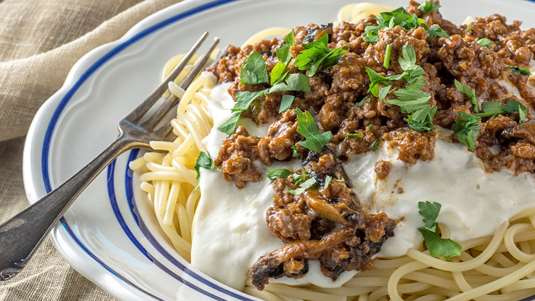 Σπαγγέτι με Κιμά, Μανιτάρια και Κρέμα Γραβιέρας