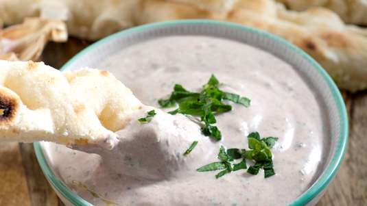 Ντιπ με Βασιλικό και Σκόρδο