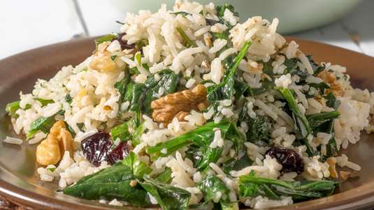 Πιλάφι με Σπανάκι, Μυρωδικά και Καρύδια