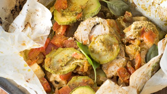 Κοτόπουλο με Κολοκυθάκια και Γραβιέρα