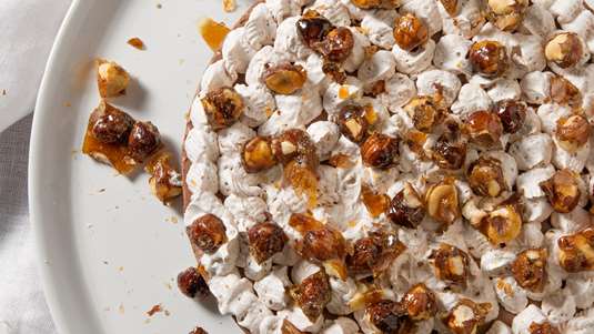 Τούρτα Cappuccino με Καραμελωμένα Φουντούκια