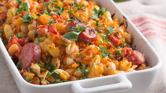 Φασόλια Φούρνου με Λουκάνικο