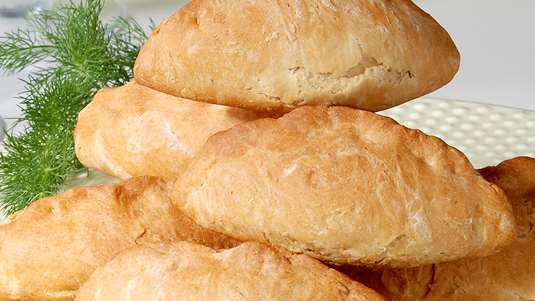 Αφράτα Τυροπιτάκια με Ζύμη Γιαουρτιού