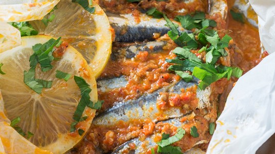 Ψητές Σαρδέλες με Σάλτσα Πιπεριάς