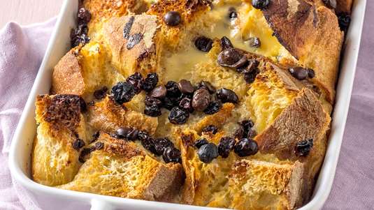 Εύκολη Πουτίγκα με Ψωμί και Σοκολάτα