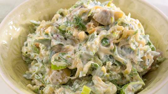 Σαλάτα με Κολοκυθάκια, Γιαούρτι και Ανοιξιάτικα Μυρωδικά