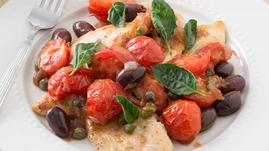 Πικάτα Κοτόπουλου με Ντοματίνια και Ελιές