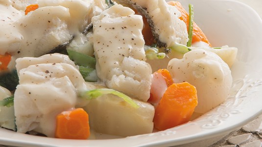 Ψάρι στον Ατμό με Φρέσκα Αρωματικά