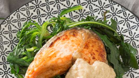 Ψητός Σολομός με Σάλτσα Horseradish