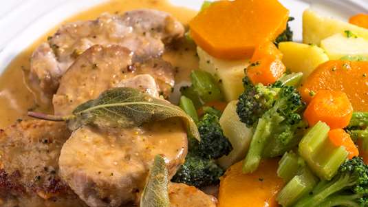 Ψαρονέφρι με Φασκόμηλο και Χειμωνιάτικα Λαχανικά