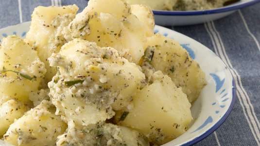 Πατατοσαλάτα με Πέστο Μυρωδικών
